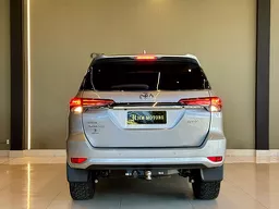 Toyota Hilux SW4