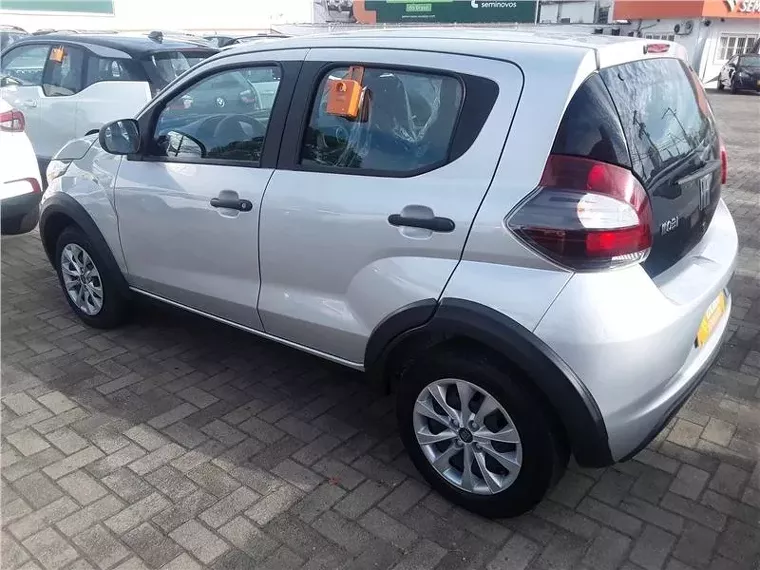 Fiat Mobi Prata 5