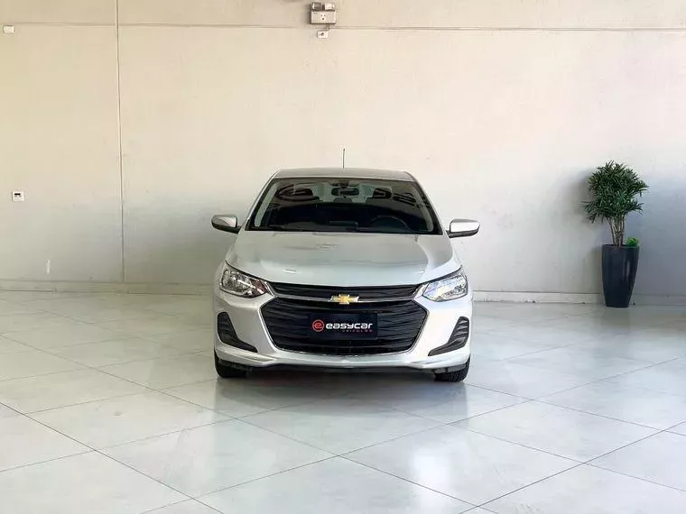 Chevrolet Onix Prata 2