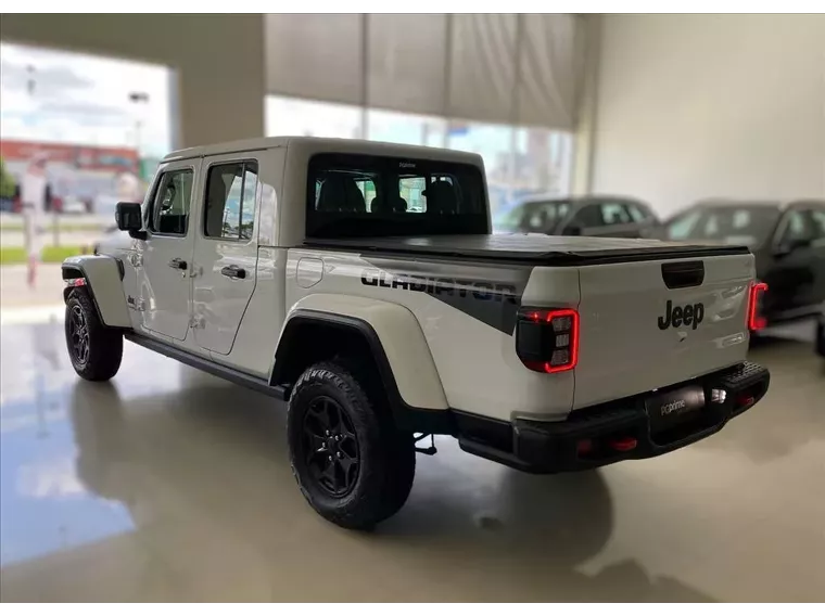 Jeep Gladiator Branco 6