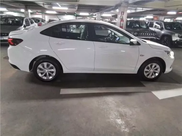 Chevrolet Onix Branco 6