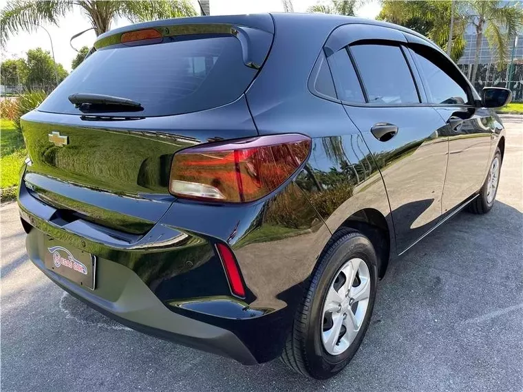 Chevrolet Onix Preto 5