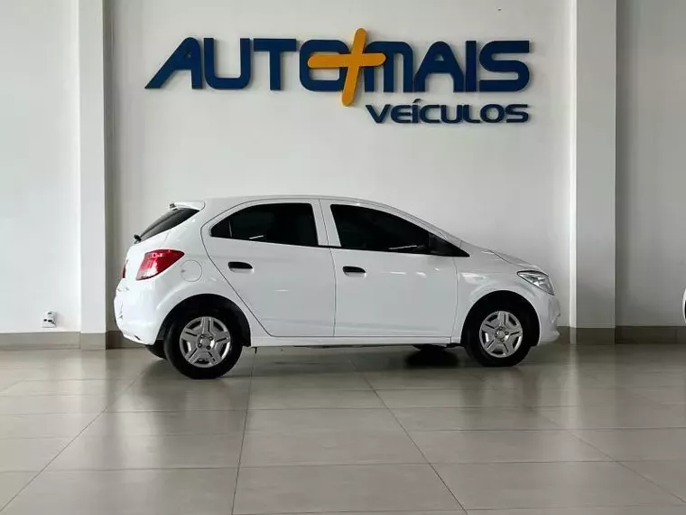 Chevrolet Onix Branco 8