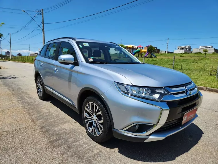 Mitsubishi Outlander Prata 9