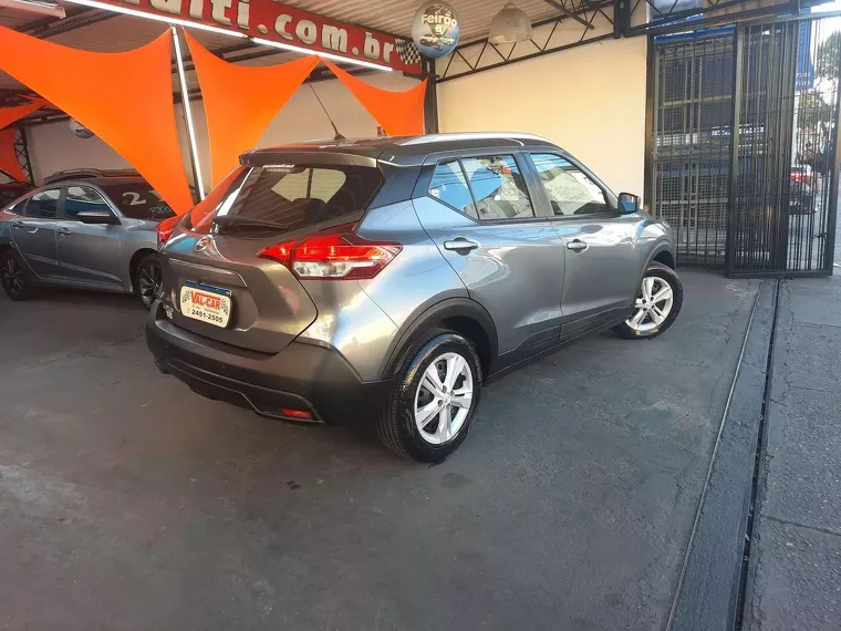 Nissan Kicks Cinza 13