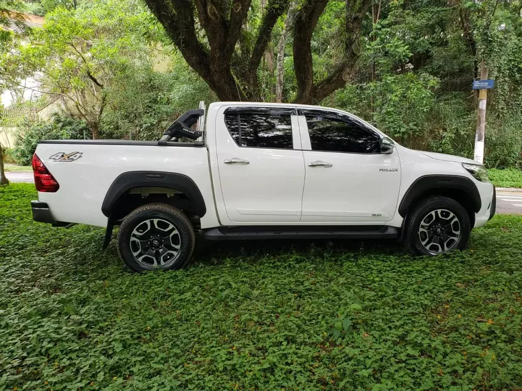 Toyota Hilux Branco 12