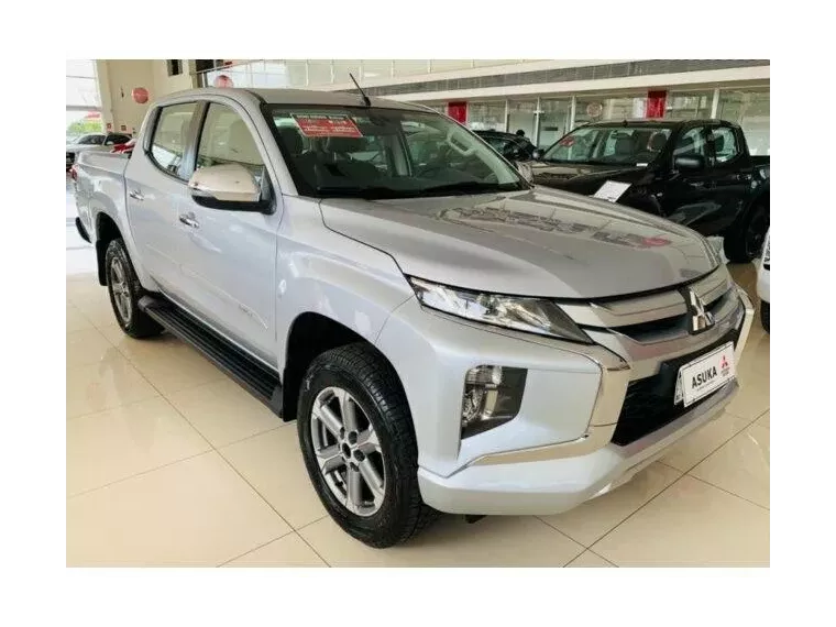 Mitsubishi L200 Triton Prata 6