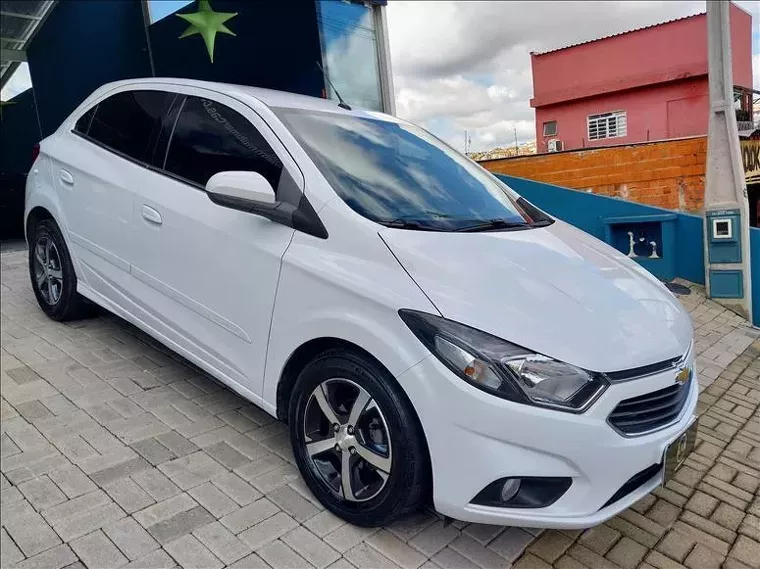 Chevrolet Onix Branco 9