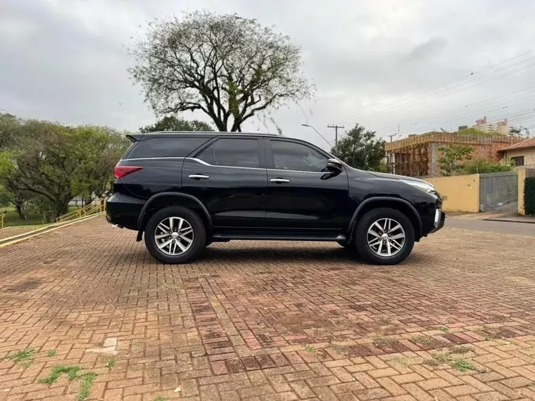 Toyota Hilux SW4 Preto 9