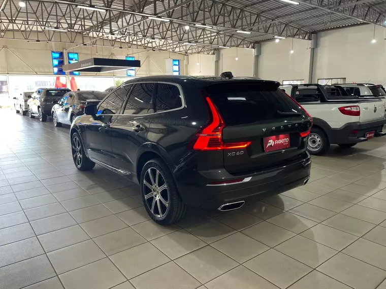 Volvo XC60 Cinza 21