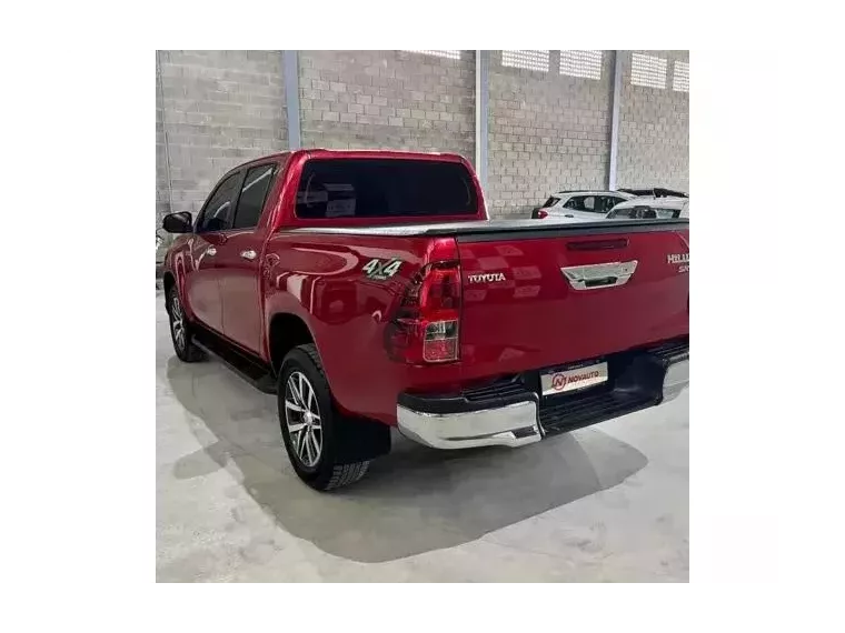 Toyota Hilux Vermelho 2