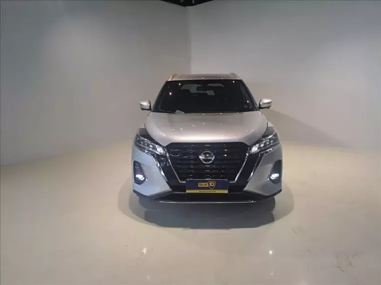 Nissan Kicks Prata 3