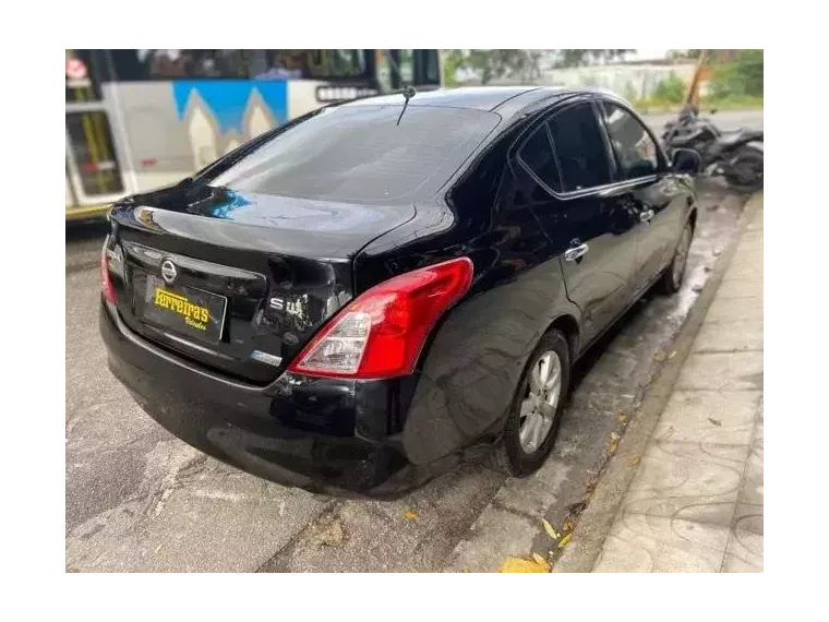 Nissan Versa Preto 3