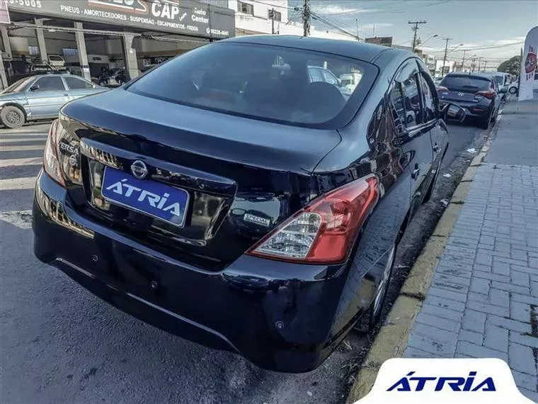 Nissan Versa Preto 1