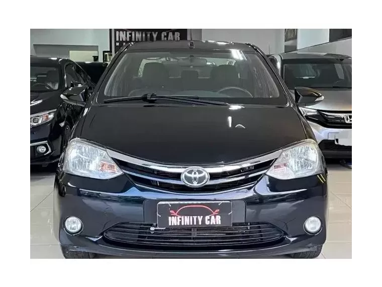 Toyota Etios Preto 4