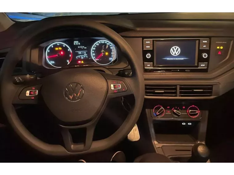 Volkswagen Polo Sedan Branco 11