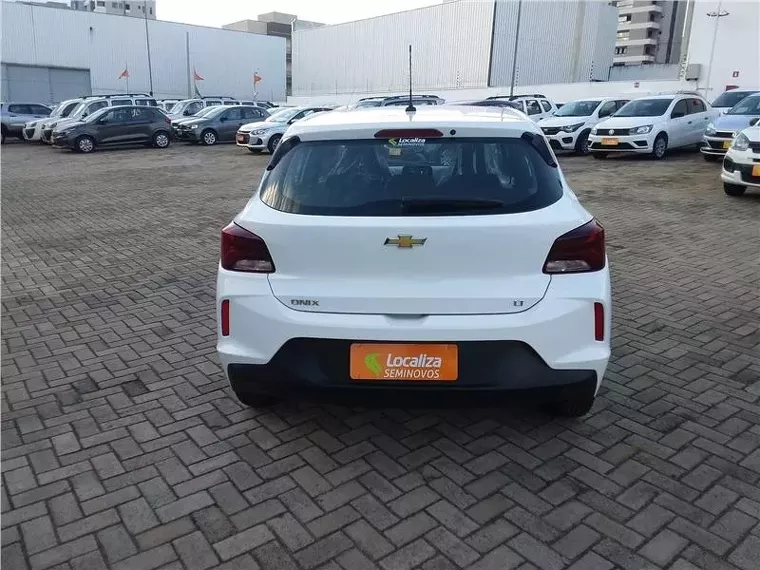 Chevrolet Onix Branco 2