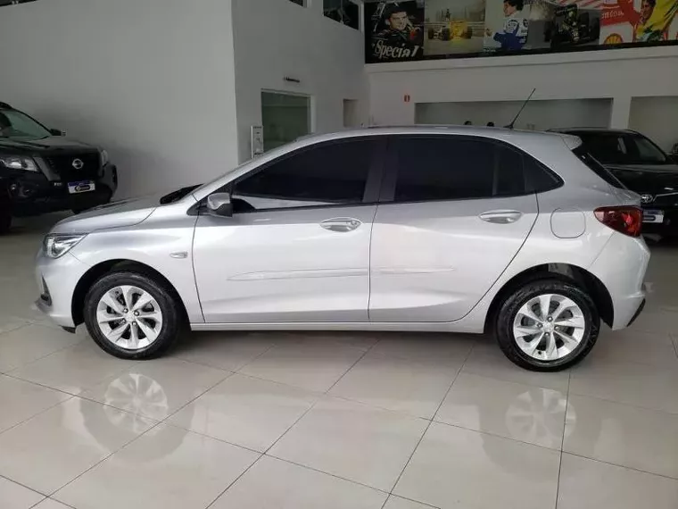 Chevrolet Onix Prata 15