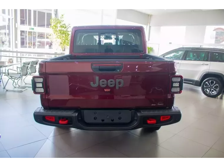 Jeep Gladiator Vinho 10