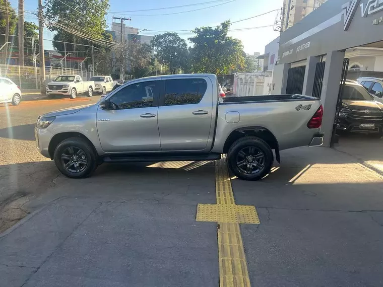 Toyota Hilux Prata 8