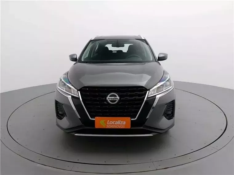 Nissan Kicks Cinza 13