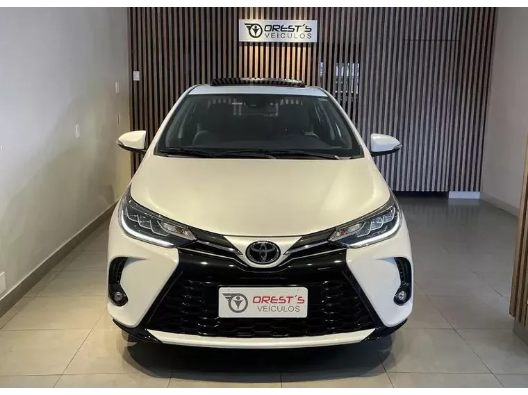 Toyota Yaris Branco 2