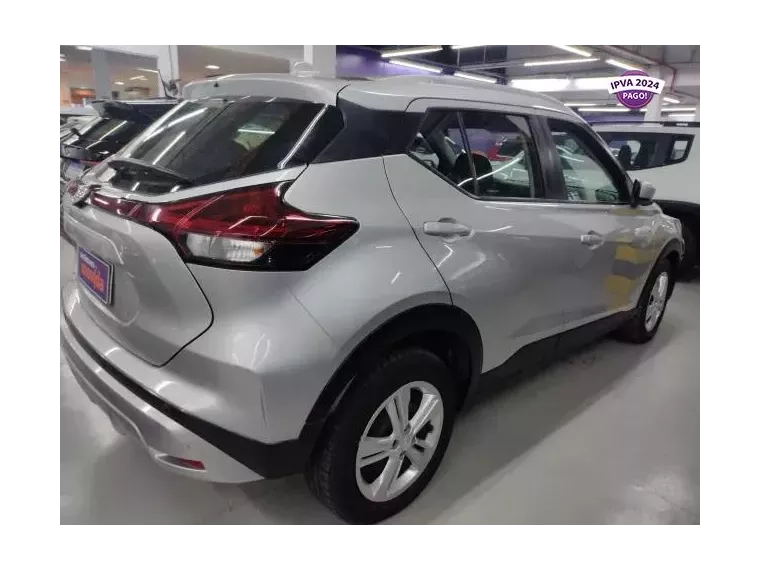 Nissan Kicks Prata 2