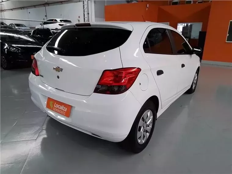 Chevrolet Onix Branco 9