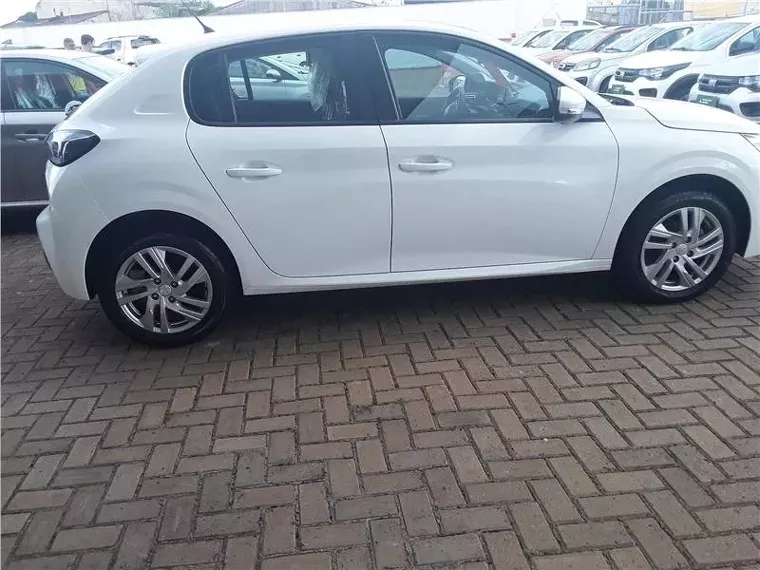 Peugeot 208 Branco 3