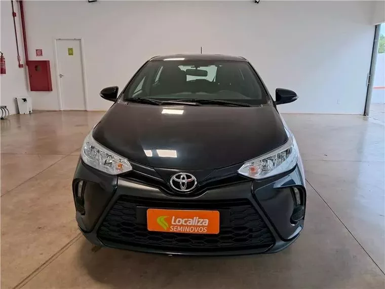 Toyota Yaris Preto 11