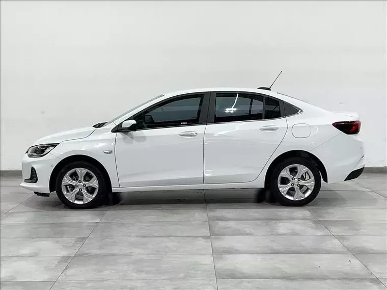 Chevrolet Onix Branco 12