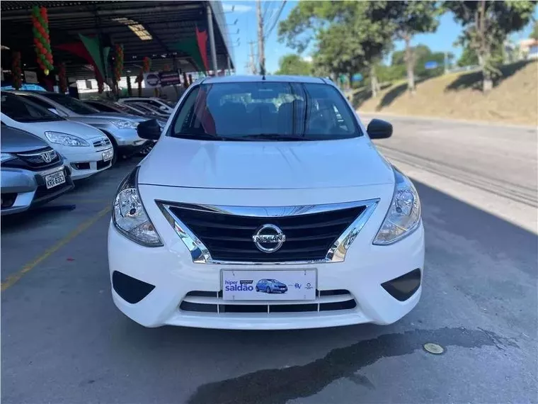 Nissan Versa Branco 4