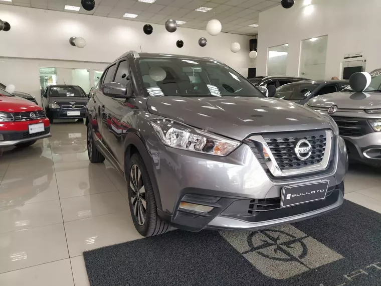 Nissan Kicks Cinza 9