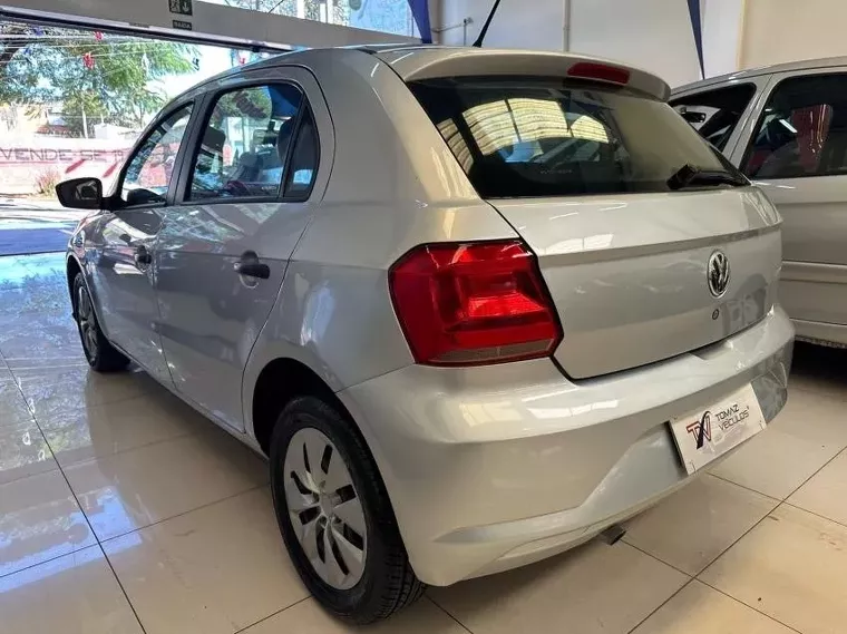 Volkswagen Gol Prata 3