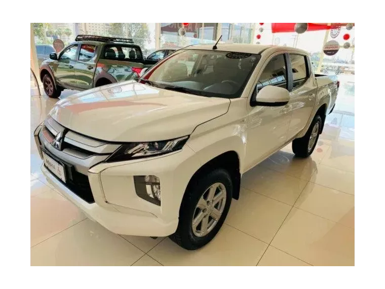 Mitsubishi L200 Triton Branco 3