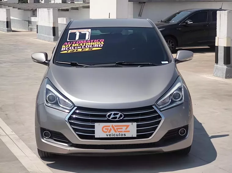 Hyundai HB20S Prata 8