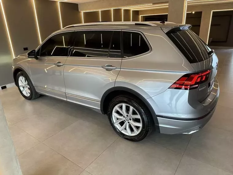 Volkswagen Tiguan Prata 12