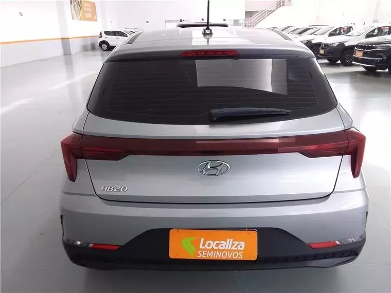 Hyundai HB20 Prata 14