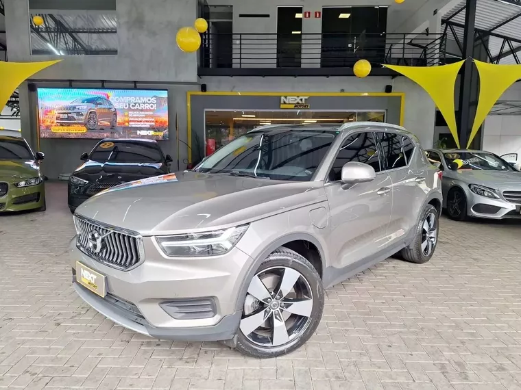 Volvo XC40 Cinza 1