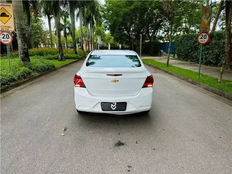 Chevrolet Onix Branco 2