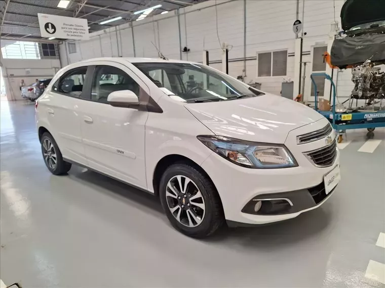 Chevrolet Onix Branco 6