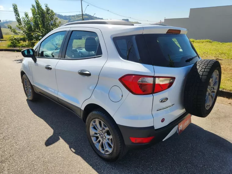 Ford Ecosport Branco 25