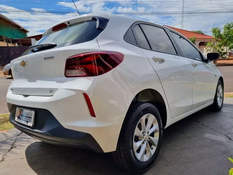 Chevrolet Onix Branco 6