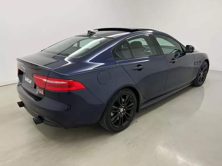 Jaguar XE Azul 6