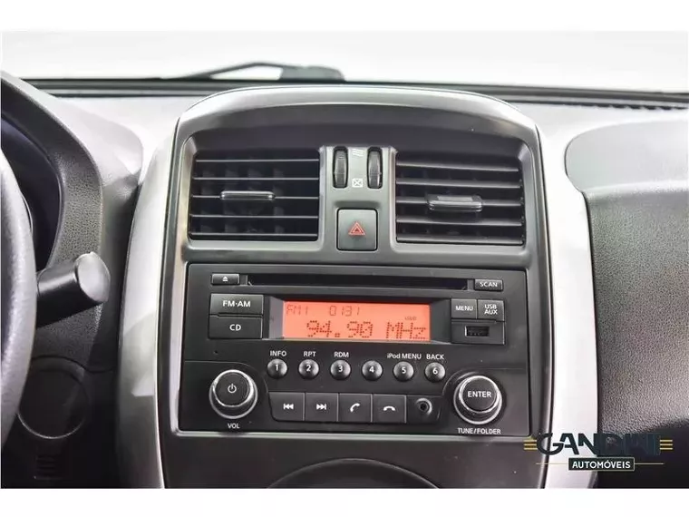 Nissan Versa Cinza 8