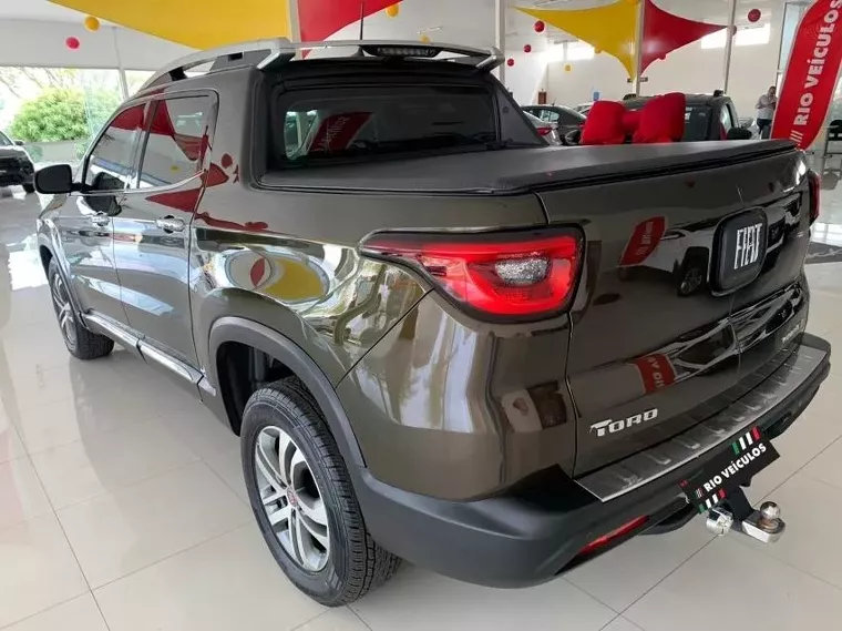 Fiat Toro Marrom 16