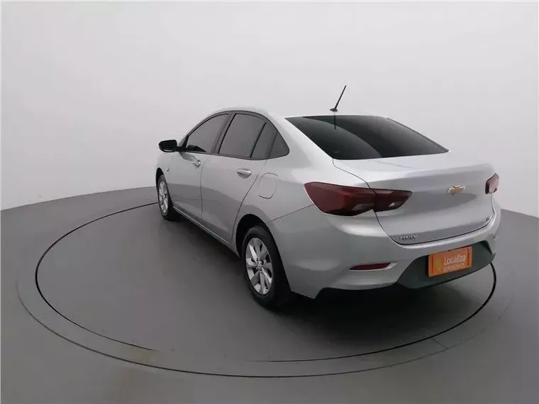 Chevrolet Onix Prata 7