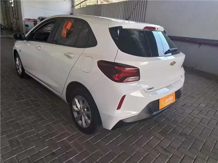 Chevrolet Onix Branco 2