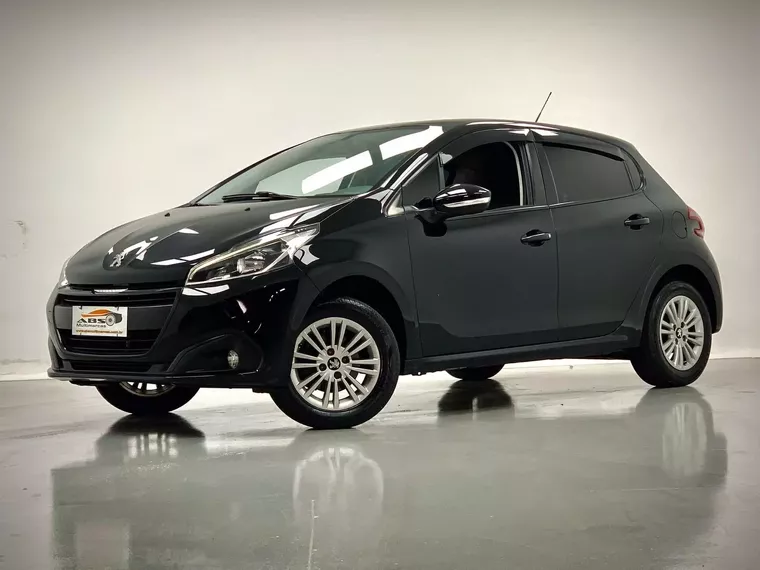 Peugeot 208 Preto 16