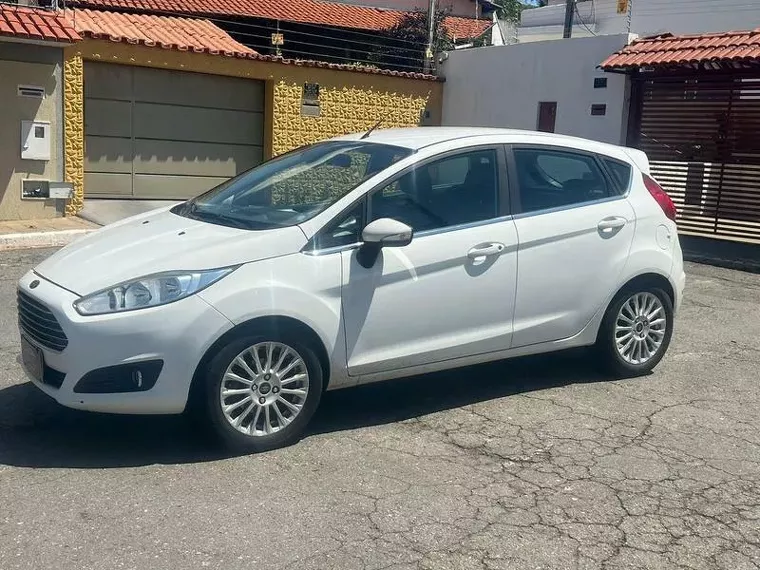 Ford Fiesta Branco 2